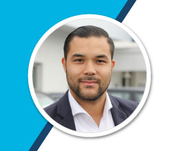 Karim Naim, Ihr persönlicher Fahrzeugberater, steht Ihnen mit umfassender Expertise zur Seite, um Ihnen bei der Auswahl, dem Kauf, der Finanzierung und allen Fragen rund um Ihr Wunschauto zu helfen.